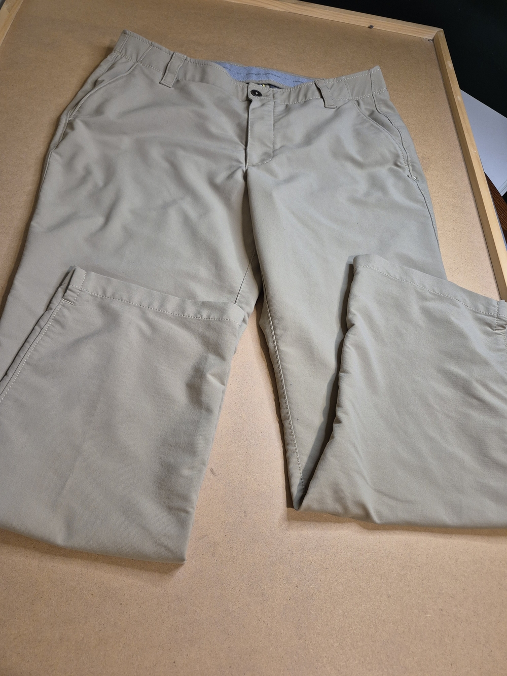 Under Armour Men's Lightweight Khaki Chino Pants 4346/6